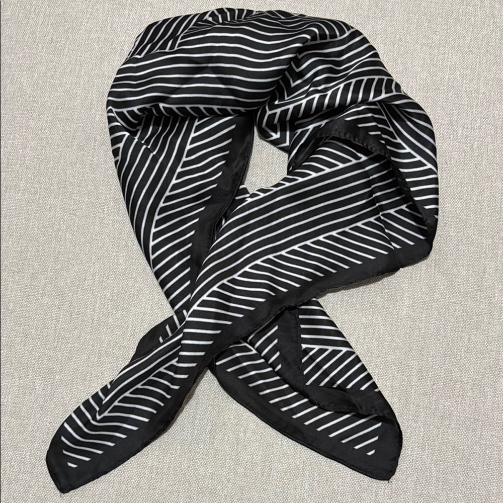 Polyester Scarf-Mod MCM Vibe Black & White Print